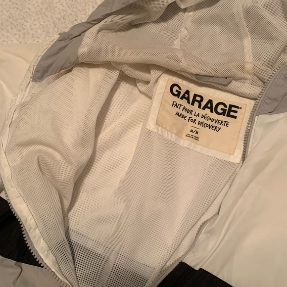 Garage Windbreaker - Picture 3 of 4